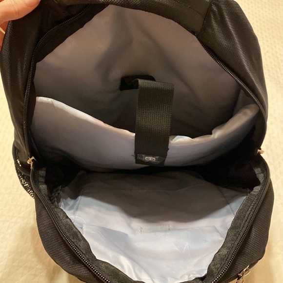 Swiss Gear Backpack in gray & black - Picture 5 of 16